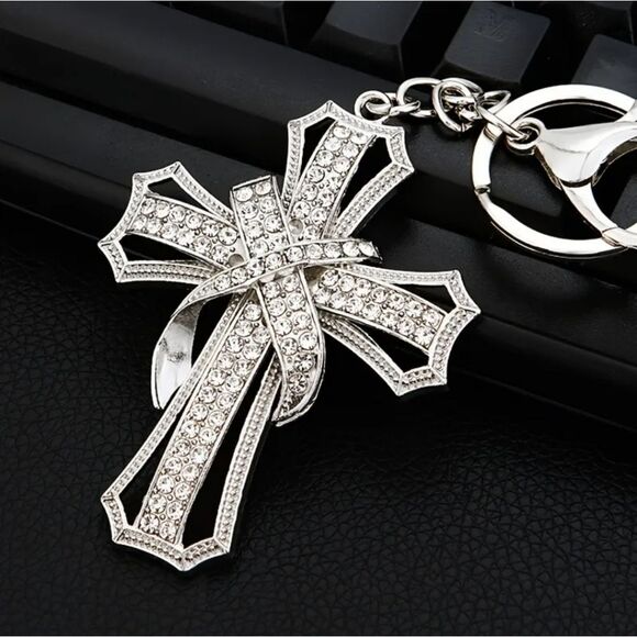 CHRISTIAN CROSS Sparkling Embellished Silver Tone Keychain - Picture 1 of 10